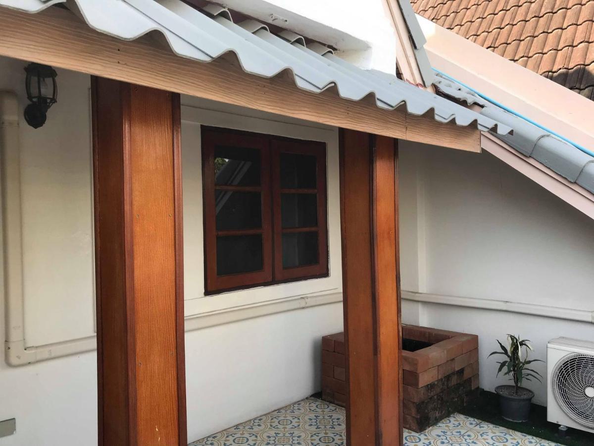Laugh Out Loud Nimman 17 Hotel Chiang Mai Exterior photo